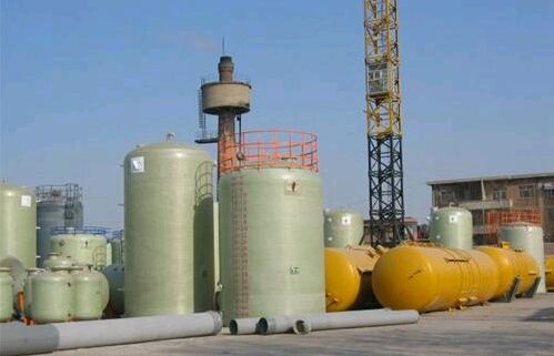 玻璃钢盐酸罐安装现场