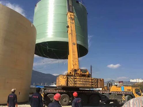 玻璃钢储存罐吊装现场