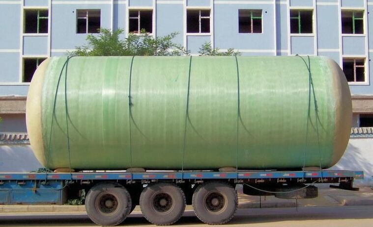 玻璃钢储存罐发货